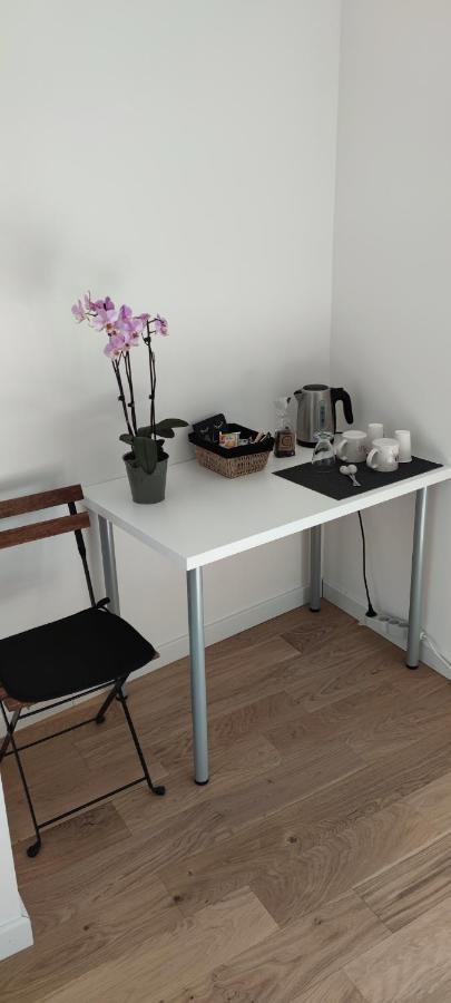 Indépendante Avec Terrasse Séjour chez l'habitant Romille